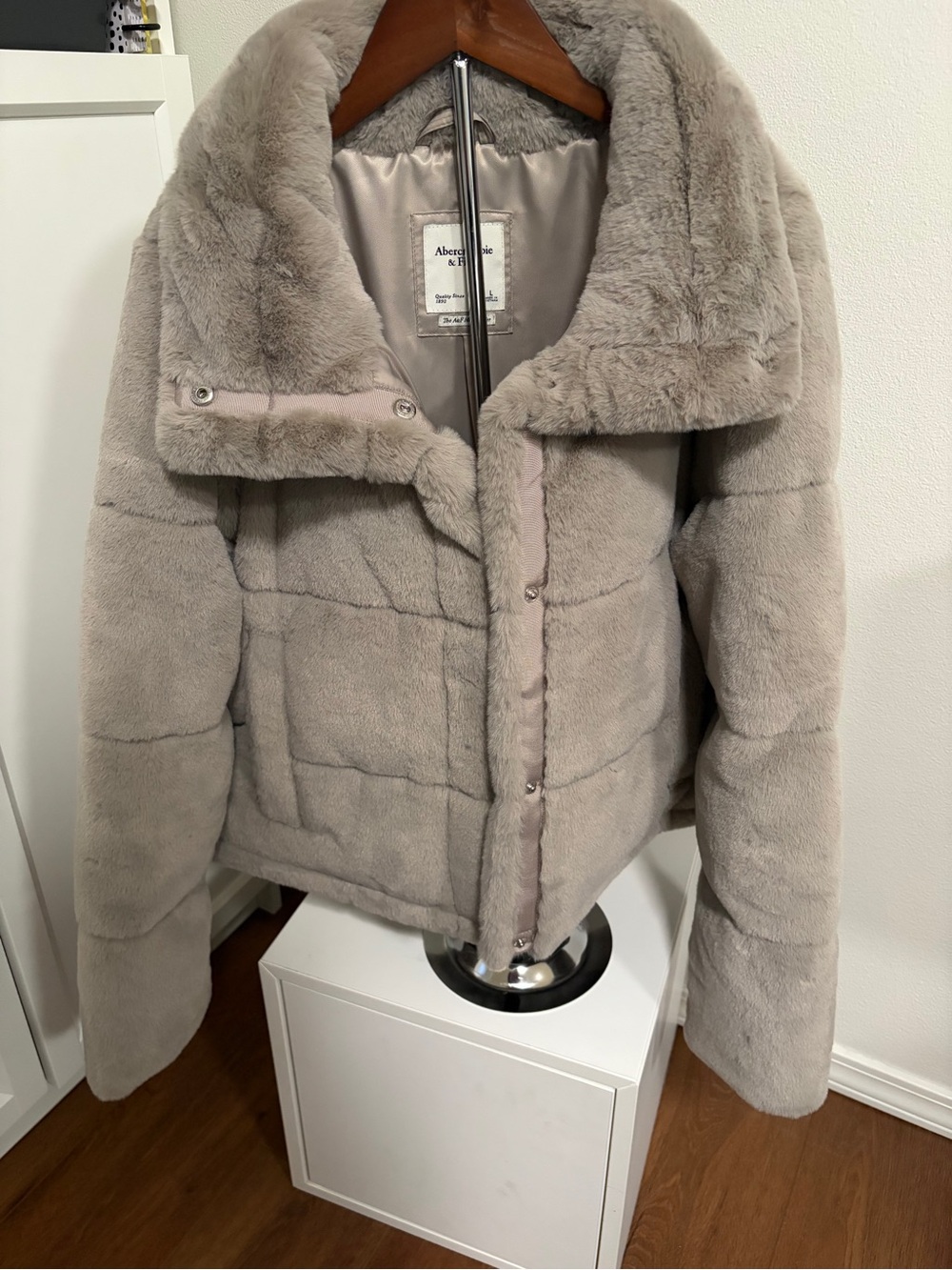 Abercrombie & Fitch Women's Light Taupe Faux Fur Teddy Jacket